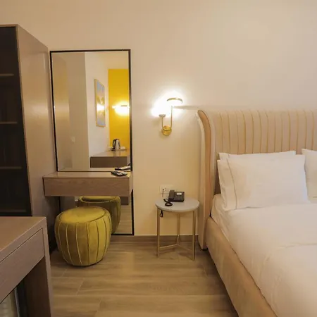 Olia Tirana