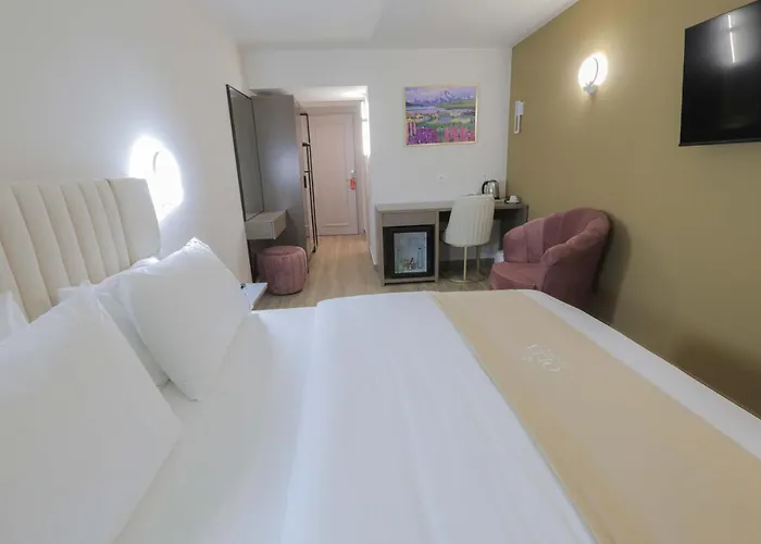 Olia 4* Tirana